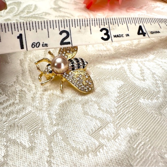 COPY - Elegant Gold and Pearl  set of 3 Bee Brooches with  Crystal Design - Picture 5 of 10